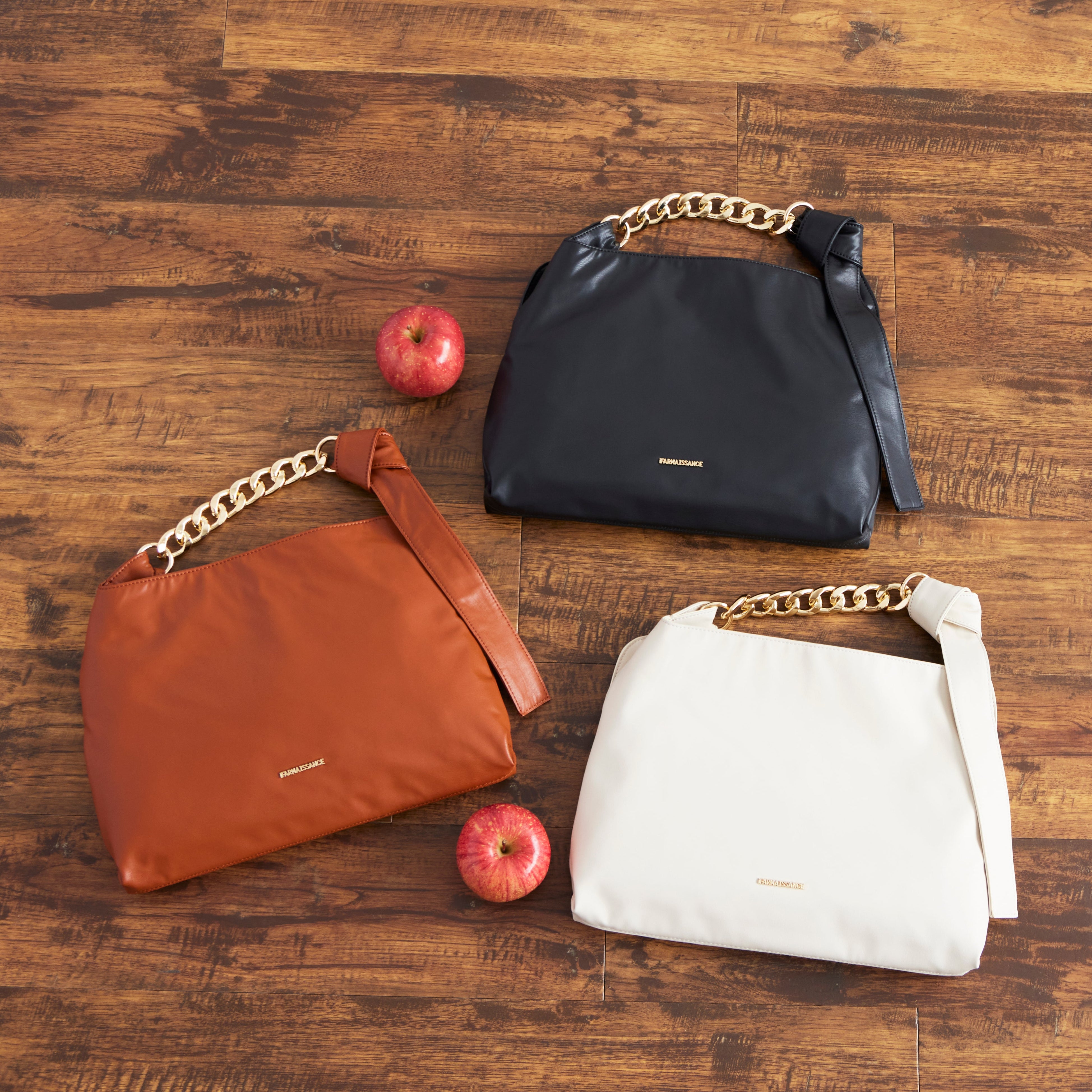 白、黒、茶色のバッグの集合写真