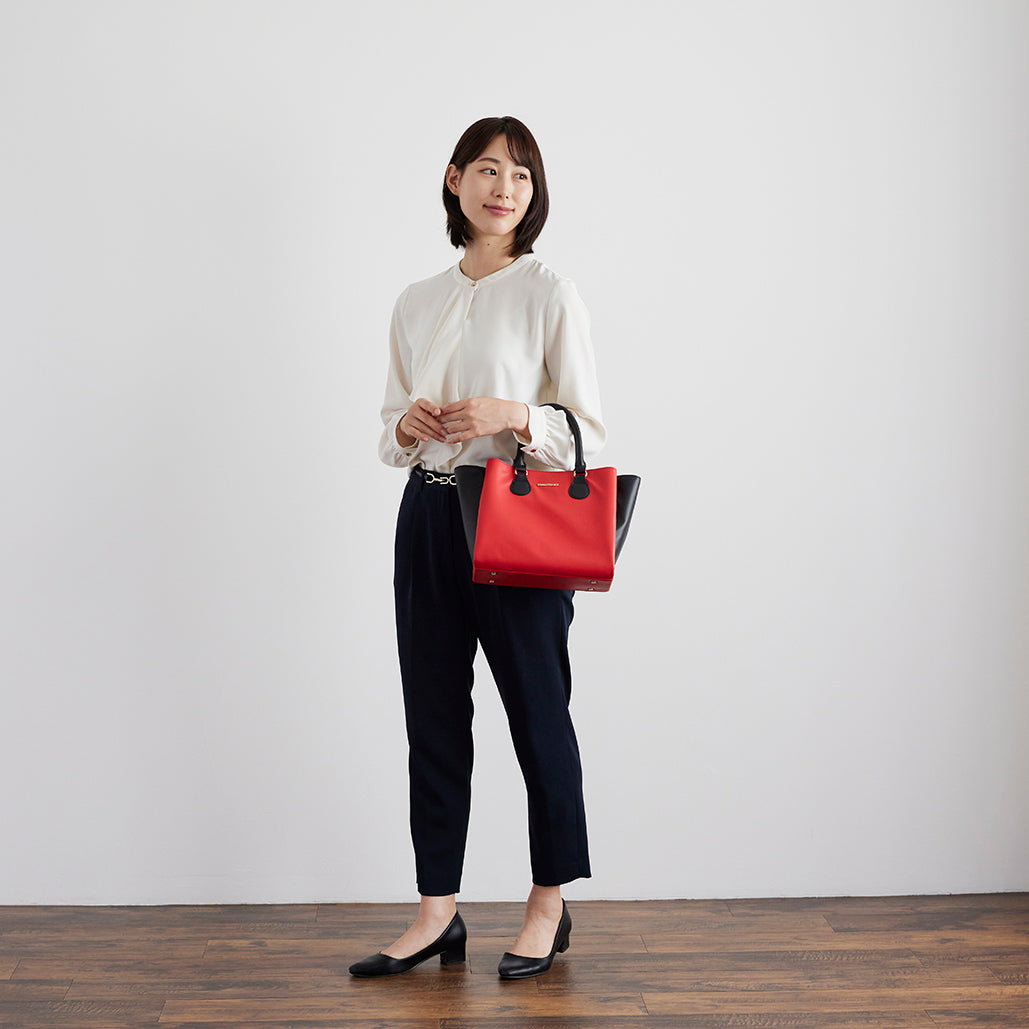 Elaine Satchel エレーヌ サッチェル