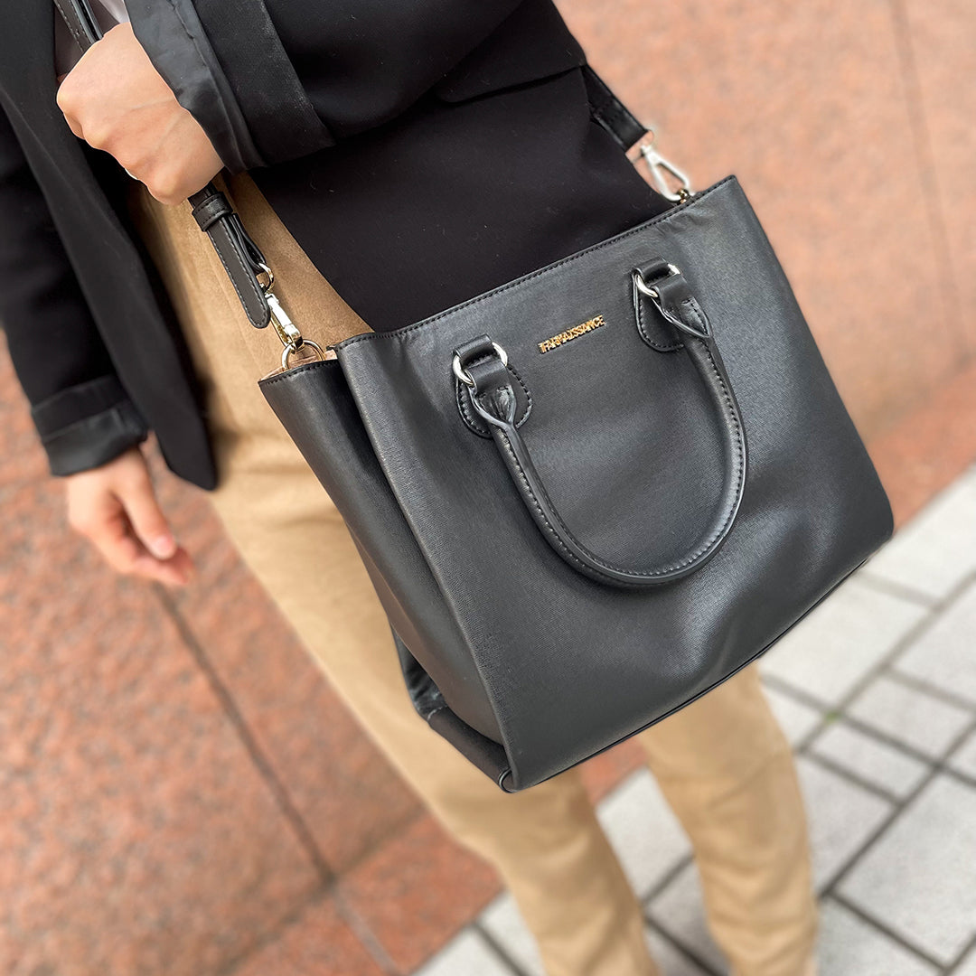 Elaine Satchel エレーヌ サッチェル